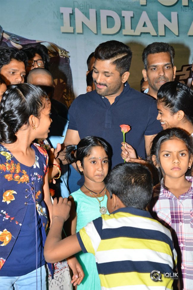 Army-People-Watching-Naa-Peru-Surya-Naa-illu-India-Movie-Photos